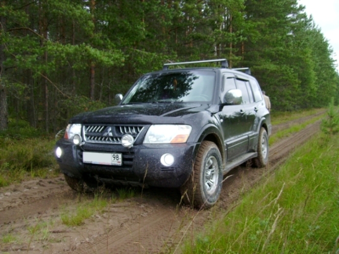 Mitsubishi_Pajero_3.jpg