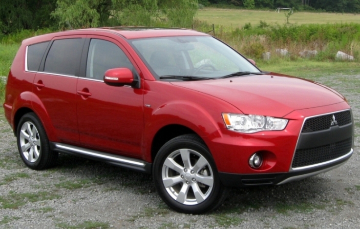 2011_Mitsubishi_Outlander_GT_--_08-19-2011.jpg
